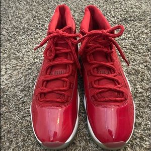 Jordan 11 gym red